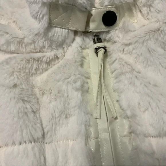 EUC Reversible Faux Fur Vest - Picture 4 of 6